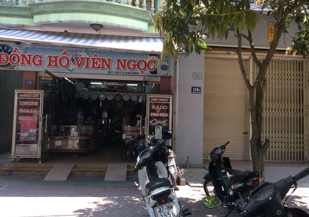 Đề nghị làm rõ dấu hiệu vi phạm tố tụng tại bản án cấp sơ thẩm - 2 Ngôi nhà bên trái được người trúng đấu giá xây trên diện tích 36,2m2
