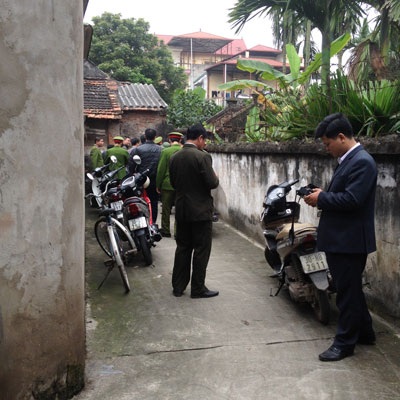 Đất đang tranh chấp, quận Bắc Từ Liêm vẫn cấp phép xây dựng - 4 Các thành viên Hội đồng định giá bị giam tại hiện trường ngày 26/2/2013