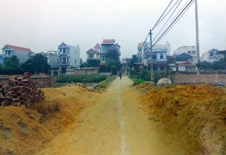 Người dân thôn Trung Hậu Đoài kiến nghị giữ nguyên trạng con đường dân sinh huyết mạch