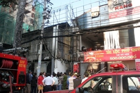 Vụ cháy ở Ngân hàng Đại Tín đường Nguyễn Thị Minh Khai do bảng quảng cáo gây ra