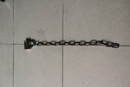Sợi dây xích mà tên cướp dùng để chống trả lực lượng vây bắt