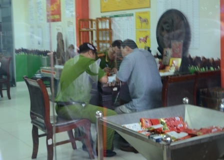 Cơ quan chức năng làm việc với chủ cơ sở