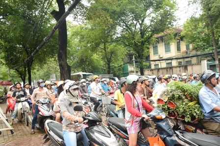 Giao thông xung quanh tòa nhà 