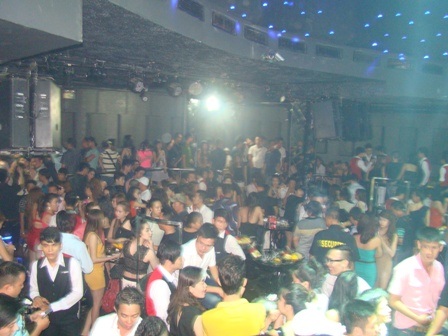 Hàng trăm dân chơi trong vũ trường New Sài Gòn nhốn nháo khi bị đột kích