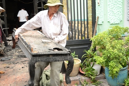 Nhiều đồ đạc trong nhà đã thành than