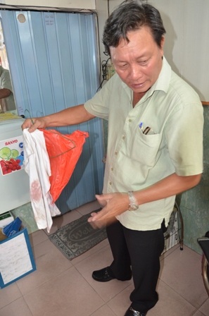 Chiếc áo dính máu do tên trộm để lại