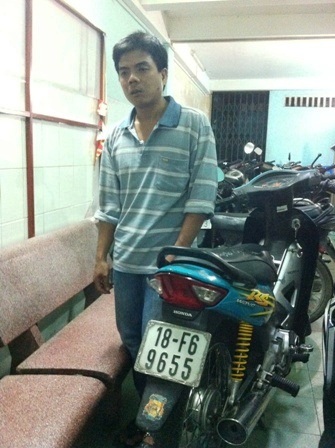 Đỗ Đức Hiệp cùng phương tiện gây án tại cơ quan công an