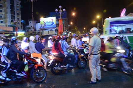 Cảnh sát giao thông có mặt để điều tiết