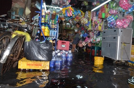 Nước tràn vào nhà