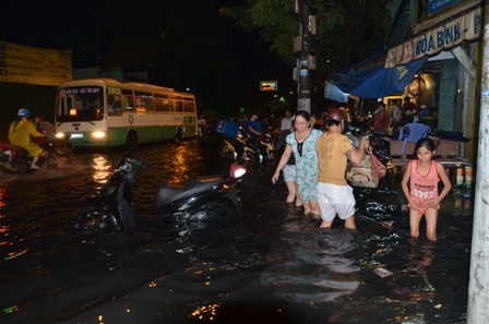Nước tràn vào nhà