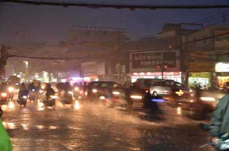 Mưa cực lớn trong chiều tối 10/9
