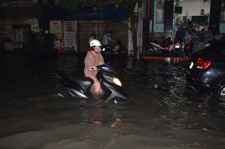 Đường Đồng Đen chẳng khác nào một khúc sông