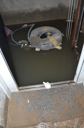 Hệ thống thang máy không hoạt động được do nước ngập