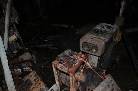 Bên trong kho xăng