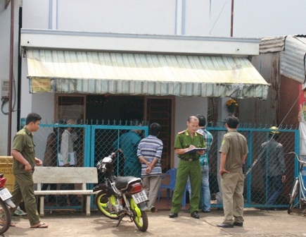 Gã chồng cuồng ghen chém chết vợ cùng 4 người khác - 1 Căn nhà nơi xảy ra vụ cuồng ghen khiến 1 người chết, 4 người bị thương