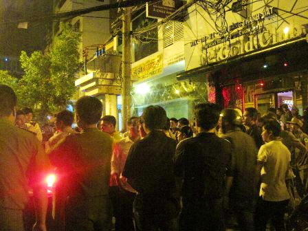 Khách chơi nhốn nháo