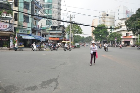 Góc đường Nguyễn Cư Trinh - Trần Đình Xu - nơi bà L. khai báo bị cướp hơn 400 triệu đồng