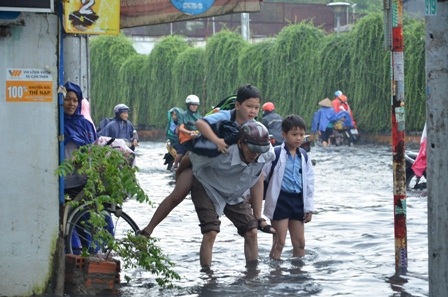 Theo nhiều phụ huynh thì họ đã quá quen với cảnh này