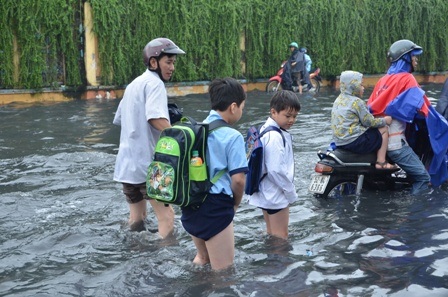 Theo nhiều phụ huynh thì họ đã quá quen với cảnh này