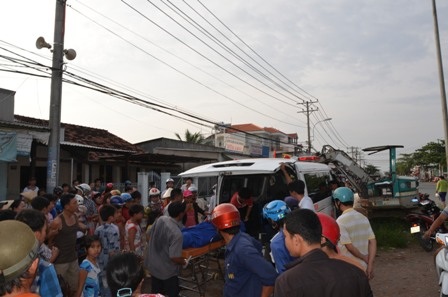 Thi thể nạn nhân được chuyển đi