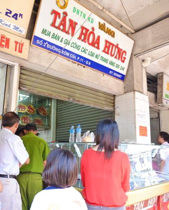 Tiệm vàng Tân Hòa Hưng bị trộm đột nhập