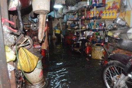 Nước tràn hết vào nhà