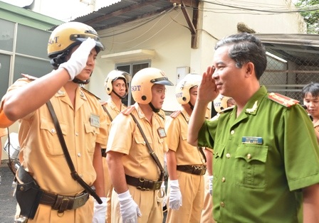 Đại tá Ngô Minh Châu, Phó Giám đốc công an TP chúc mừng việc thành lập Đội