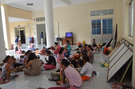 Hội phụ nữ huyện Cần Giờ phát cơm miễn phí cho người dân