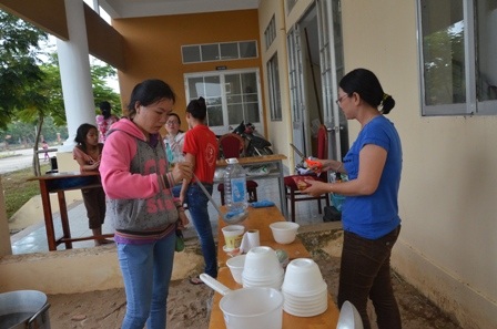 Phục vụ nước sôi để nấu mì