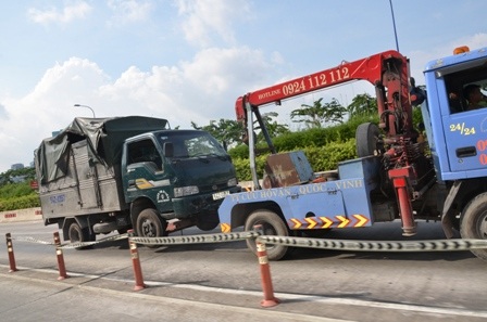 Chiếc xe tải được đưa về Đội CSGT Cát Lái để điều tra