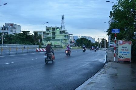 Cầu Đỏ trước và sau khi thông xe