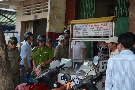 Đại lý vé số Thần Tài kế bên cũng bị vạ lây 