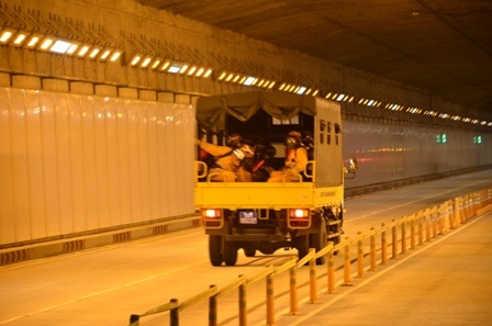 Lực lượng cứu hộ của đường hầm có mặt