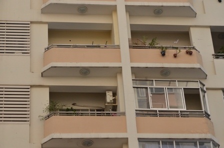 Hiện nay nhiều lan can chung cư vẫn thiếu an toàn