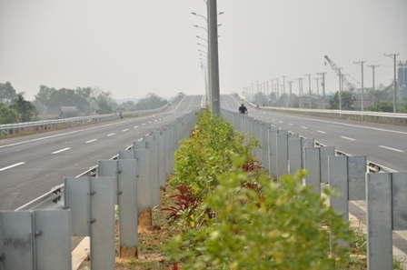 Những mảng xanh trên tuyến cao tốc