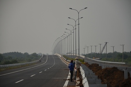 Trên tuyến cao tốc này có hạng mục cầu Long Thành bắc qua sông Đồng Nai