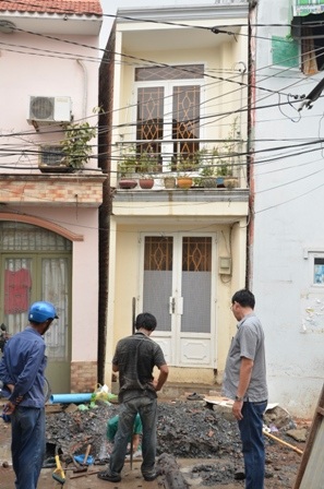 Nhiều ngôi nhà bị lún, nghiêng