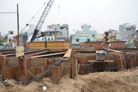 Nguyên nhân là do công trình cải tạo kênh Tân Hóa - Lò Gốm này gây ra