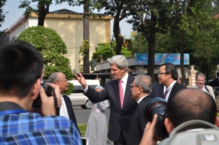 Ngoại trưởng Mỹ trò chuyện cùng các linh mục