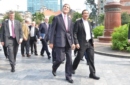 Tiến vào nhà thờ