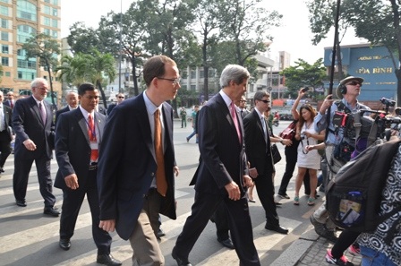 Tiến vào nhà thờ