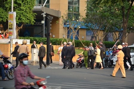 Và tiếp tục đi bộ trên đường Lê Duẩn để về khách sạn nằm trên đường Hai Bà Trưng lúc 16h 20