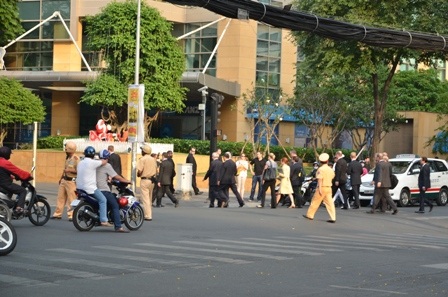 Và tiếp tục đi bộ trên đường Lê Duẩn để về khách sạn nằm trên đường Hai Bà Trưng lúc 16h 20