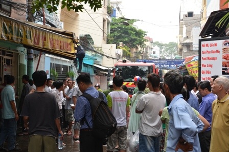 Hàng trăm người dân hoảng loạn 