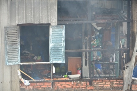 Nhiều đồ đạc trên tầng 3 bị cháy rụi