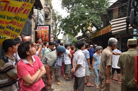 Hàng trăm người dân hoảng loạn 