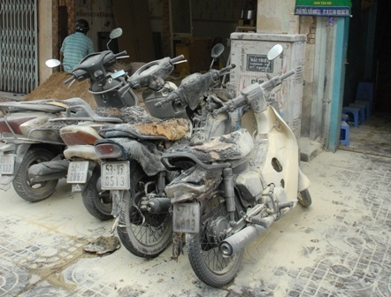 Hiện trường bà Th. châm lửa đốt 4 chiếc xe gắn máy