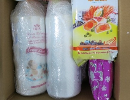 Phát hiện gần 5kg tiền chất ma túy giấu trong chai sữa tắm - 1 Số tiền chất ma túy được cất giấu trong các chai sữa tắm