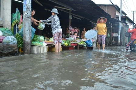Chợ nổi giữa Sài Gòn