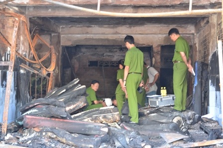 Ông Trần Phạm Hùng Phong đau đớn khi không cứu được những người thân trong gia đình